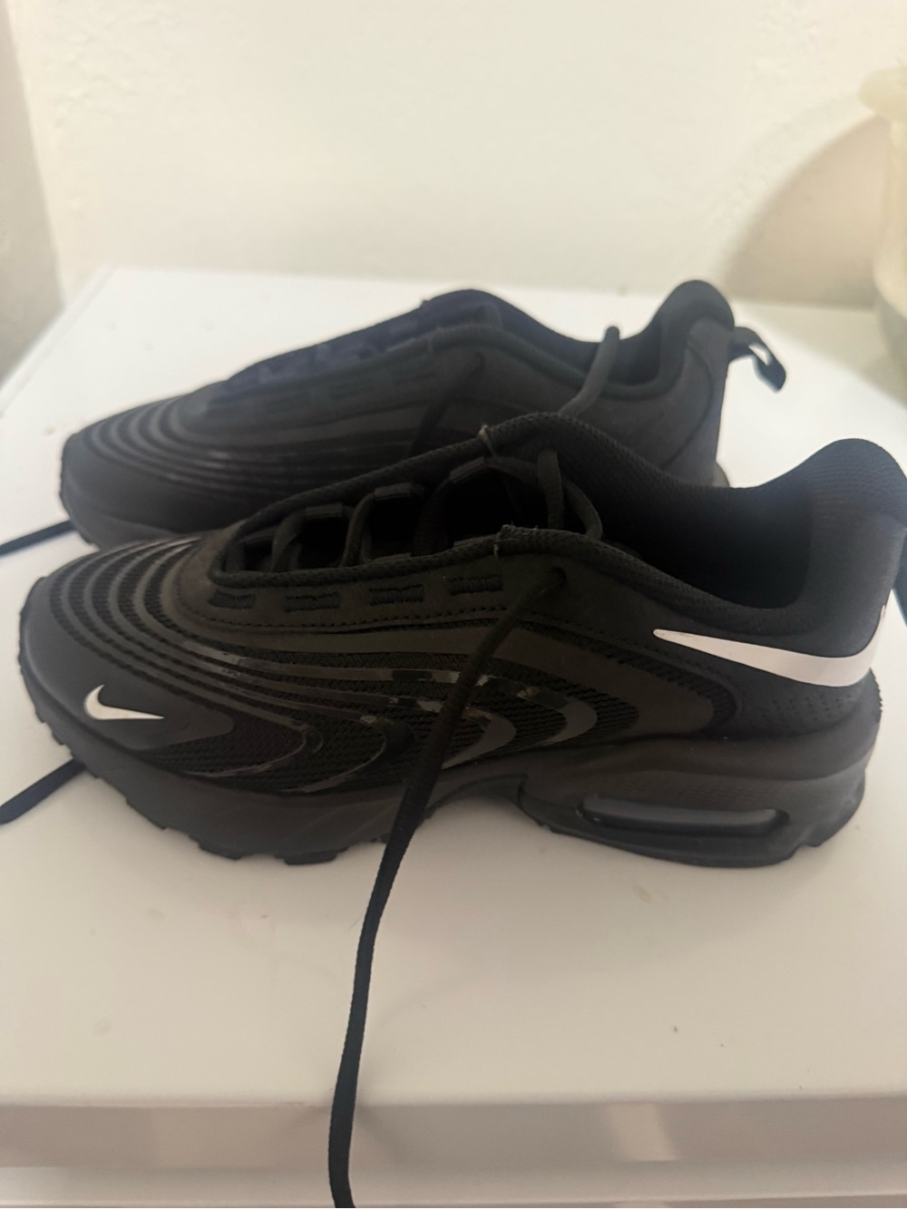 Nike Men’s Black Athletic Sneakers with White Swoosh